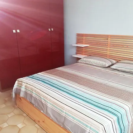 La 12 *